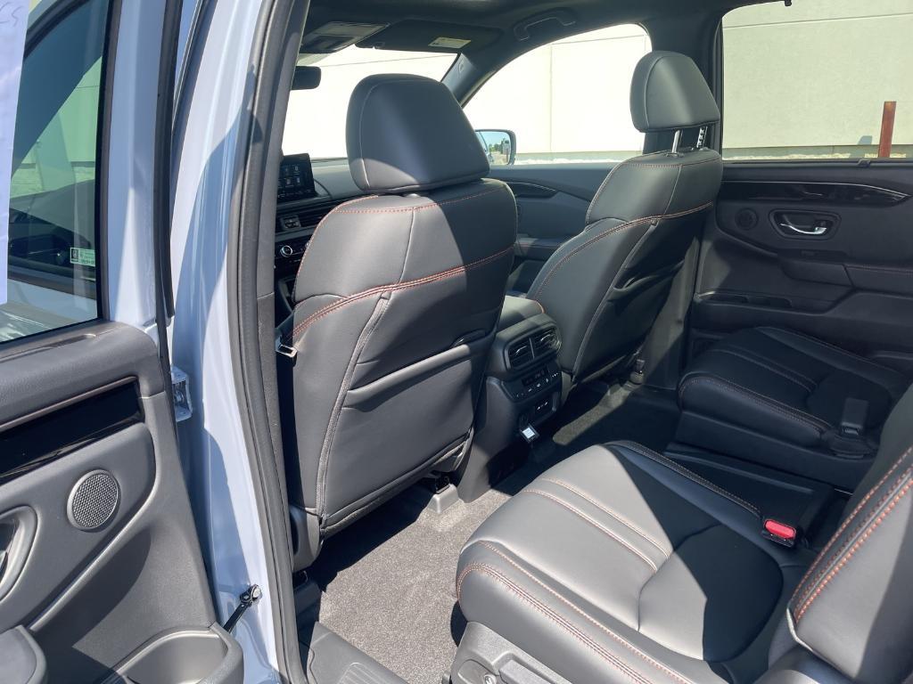 new 2025 Honda Pilot car, priced at $51,350