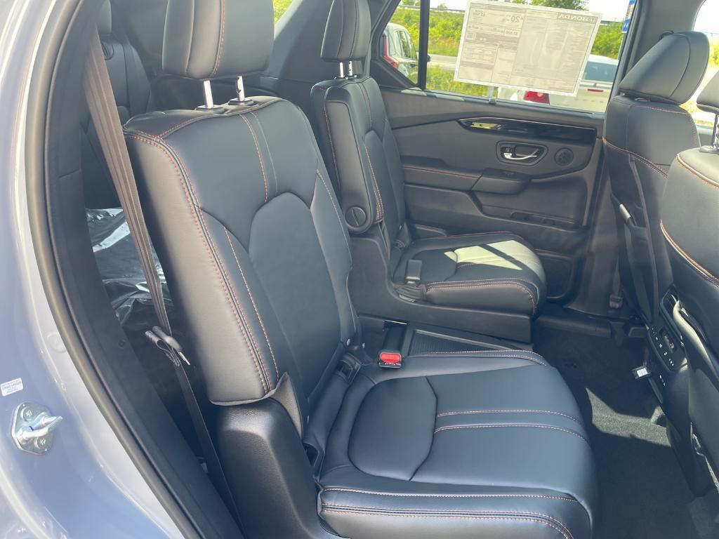 new 2025 Honda Pilot car, priced at $51,350