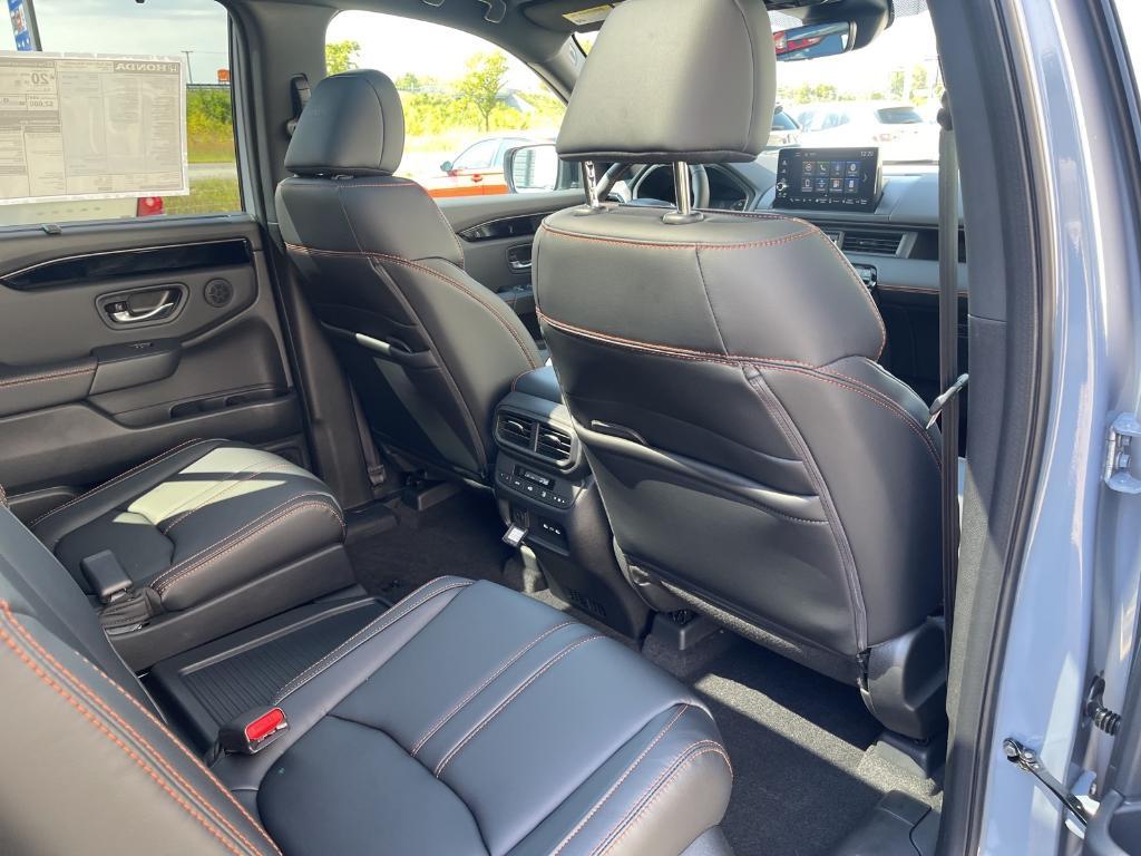 new 2025 Honda Pilot car, priced at $51,350