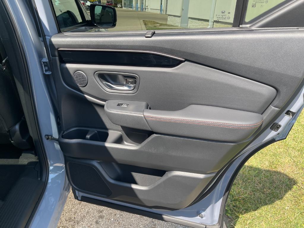 new 2025 Honda Pilot car, priced at $51,350