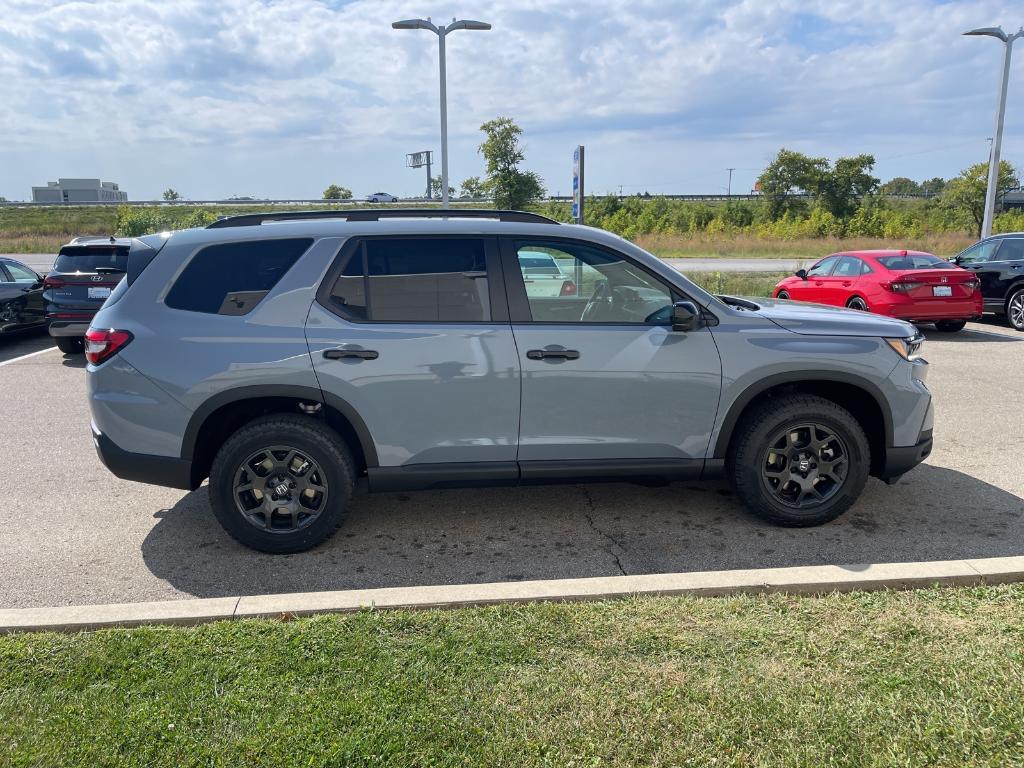 new 2025 Honda Pilot car, priced at $51,350