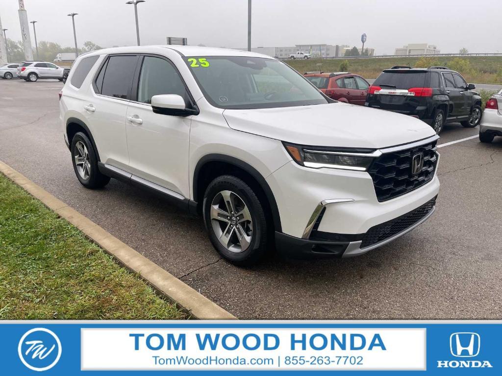 used 2025 Honda Pilot car, priced at $38,400