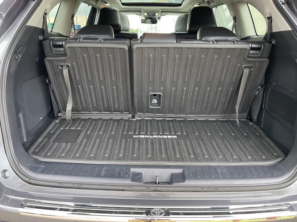 used 2021 Toyota Highlander car, priced at $40,748