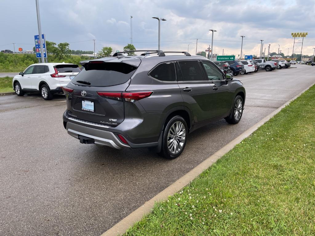 used 2021 Toyota Highlander car, priced at $40,748