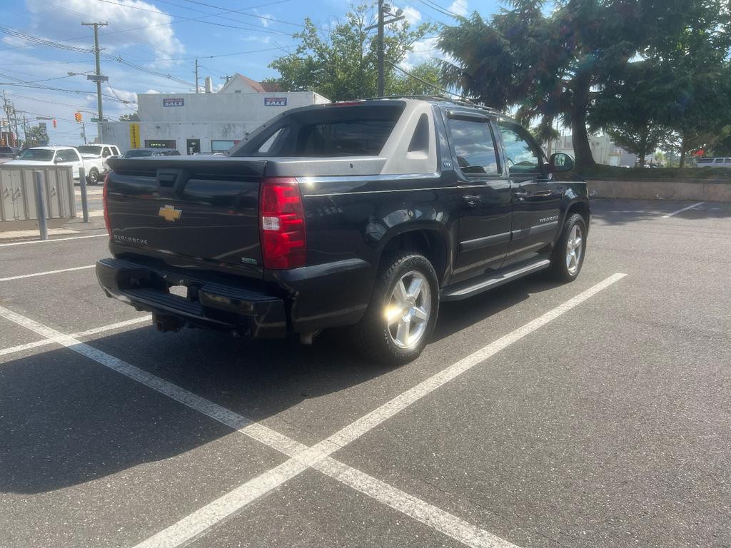 used 2007 Chevrolet Avalanche car, priced at $6,500