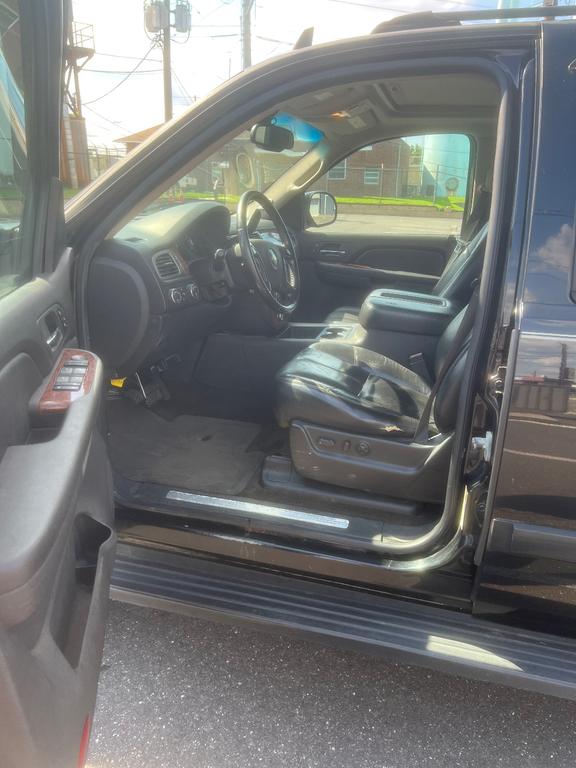 used 2007 Chevrolet Avalanche car, priced at $6,500