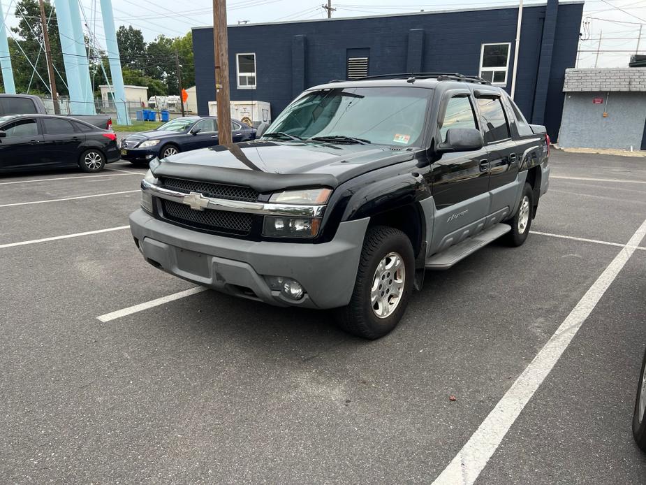 used 2002 Chevrolet Avalanche car, priced at $6,000