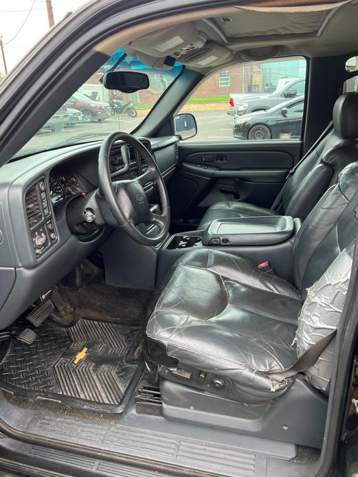 used 2002 Chevrolet Avalanche car, priced at $6,000