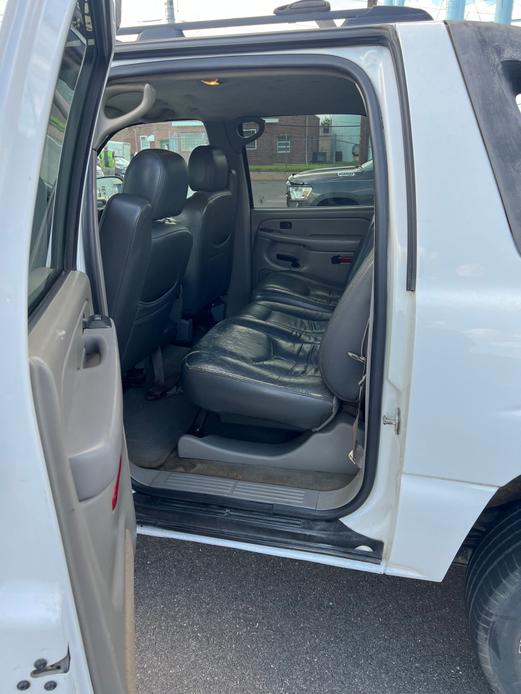 used 2005 Chevrolet Avalanche car, priced at $4,400