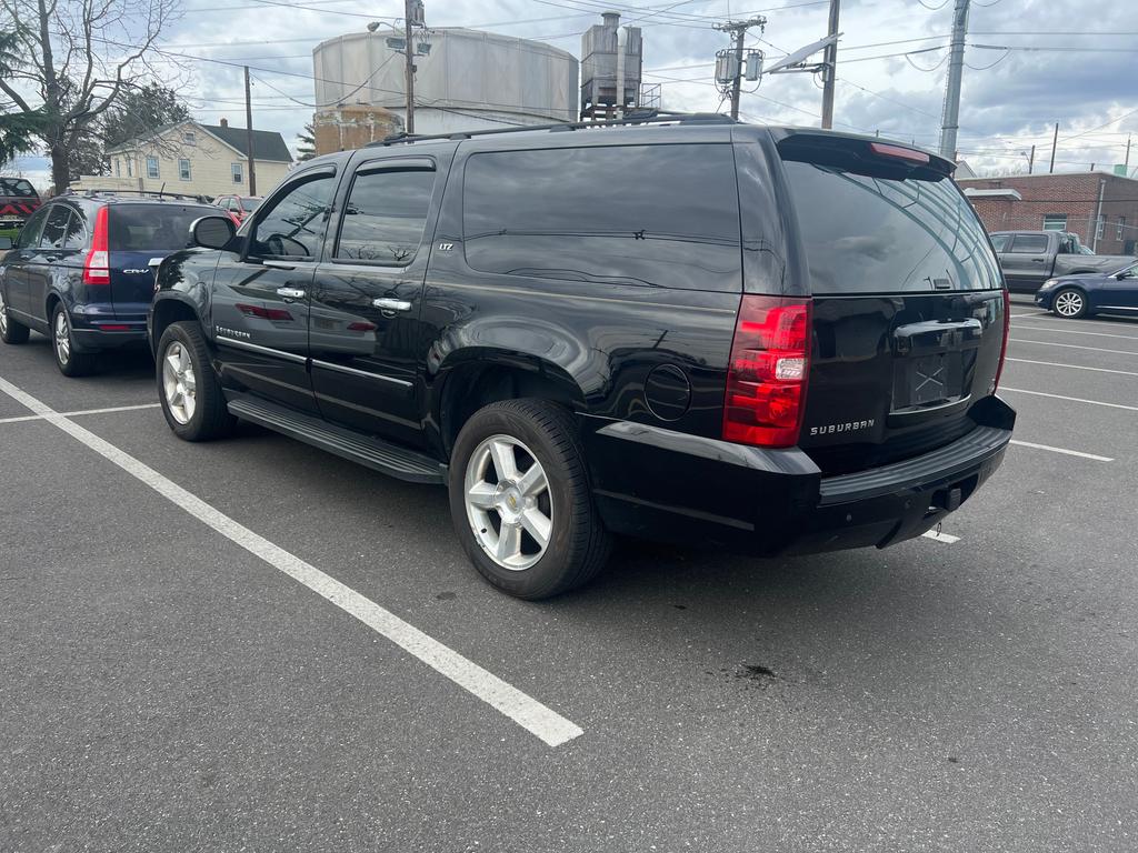 used 2007 Chevrolet Suburban car, priced at $9,000