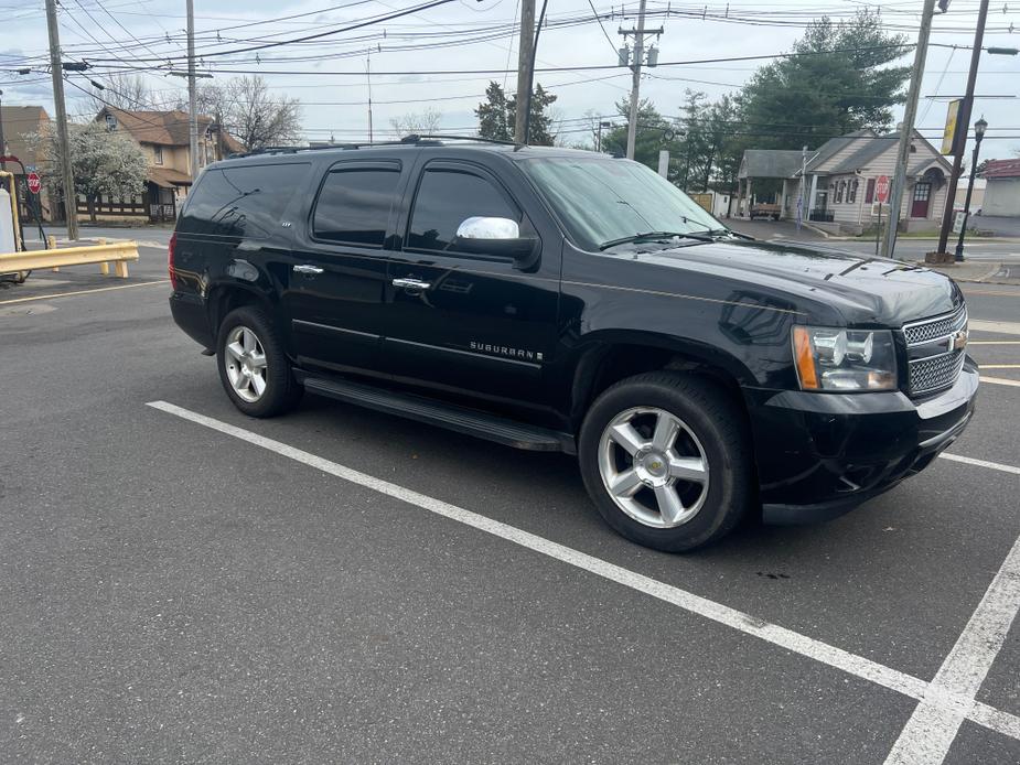 used 2007 Chevrolet Suburban car, priced at $9,000