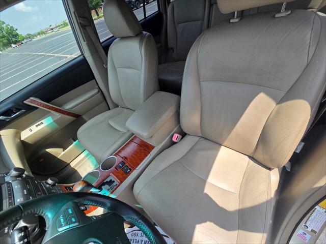 used 2008 Toyota Highlander car, priced at $12,900