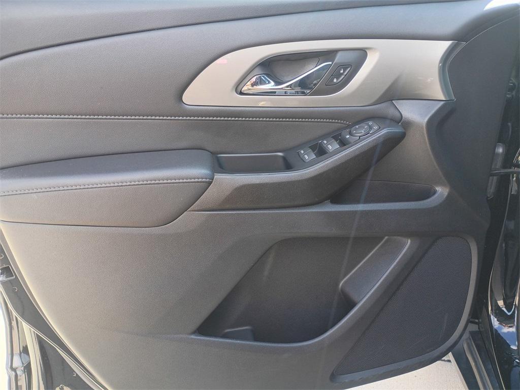 used 2023 Chevrolet Traverse car, priced at $28,989