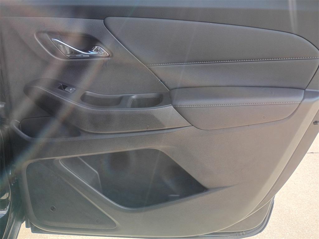 used 2023 Chevrolet Traverse car, priced at $28,989