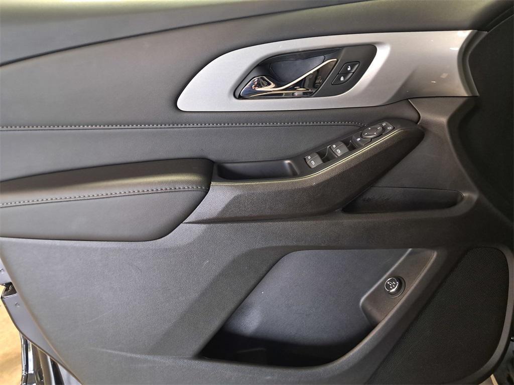 used 2022 Chevrolet Traverse car, priced at $27,475