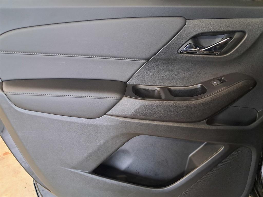used 2022 Chevrolet Traverse car, priced at $27,475