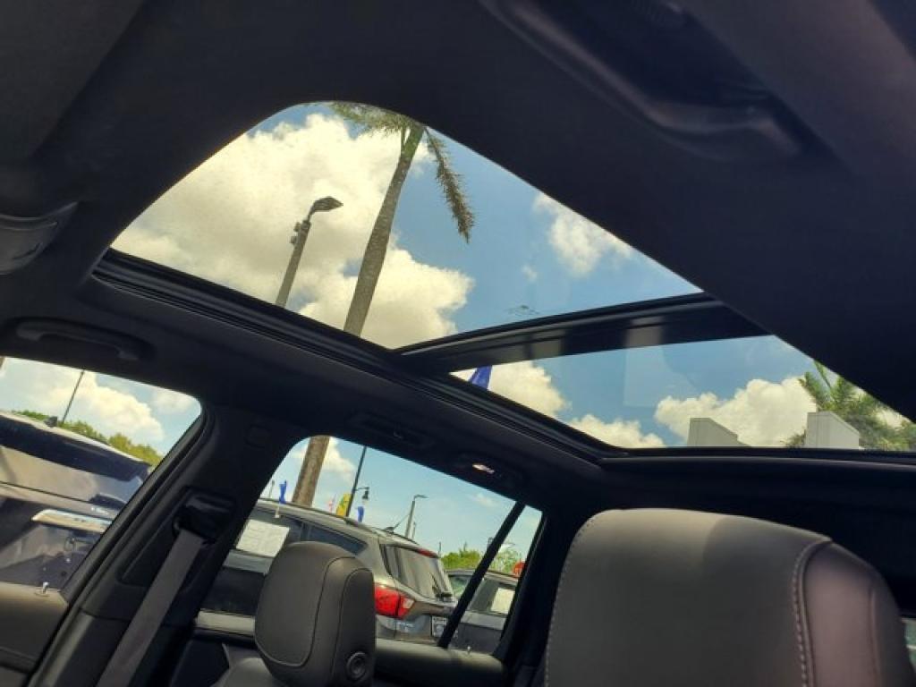 used 2024 Cadillac XT6 car, priced at $39,991