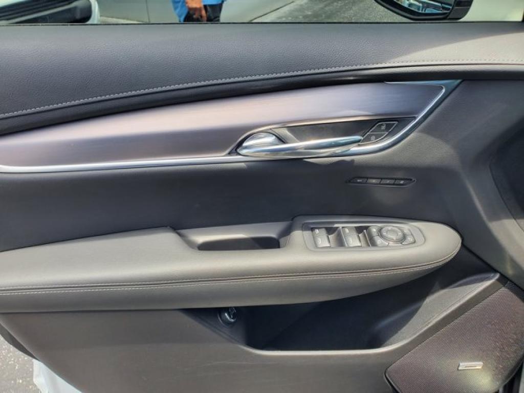 used 2024 Cadillac XT6 car, priced at $39,991