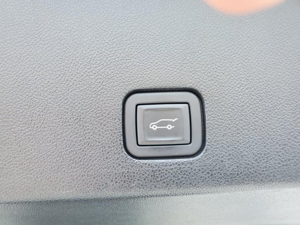 used 2024 Cadillac XT6 car, priced at $39,991
