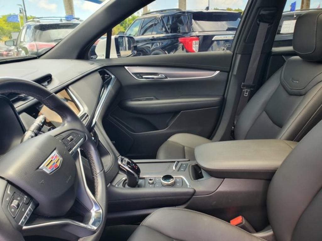 used 2024 Cadillac XT6 car, priced at $39,991