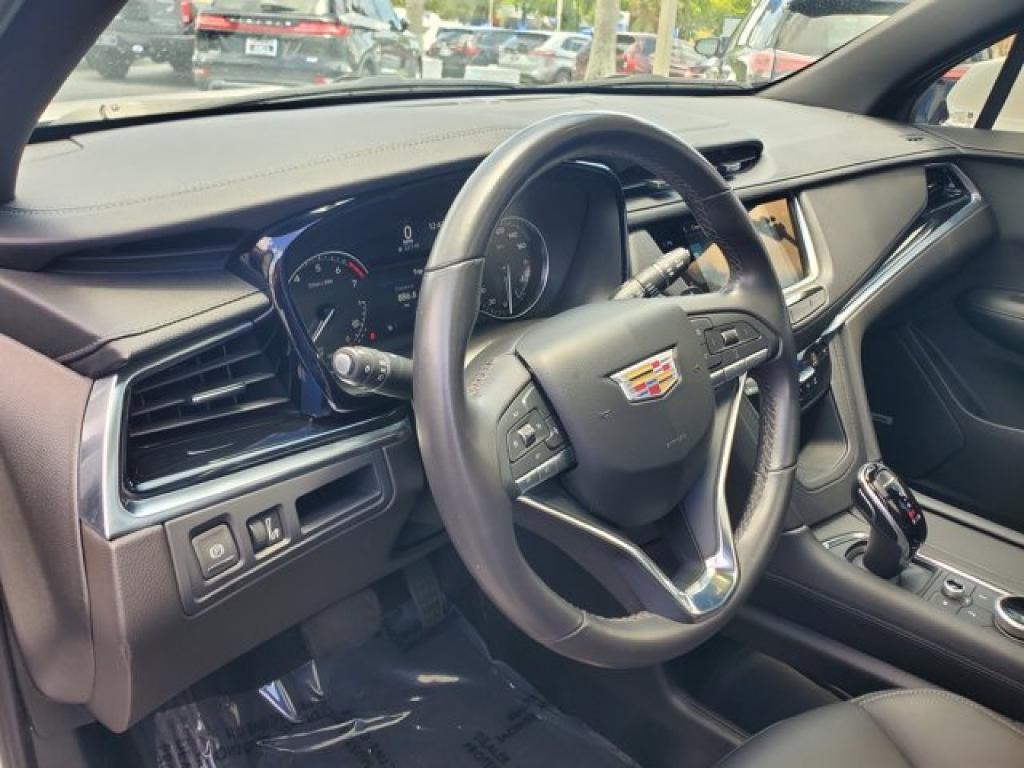 used 2024 Cadillac XT6 car, priced at $39,991