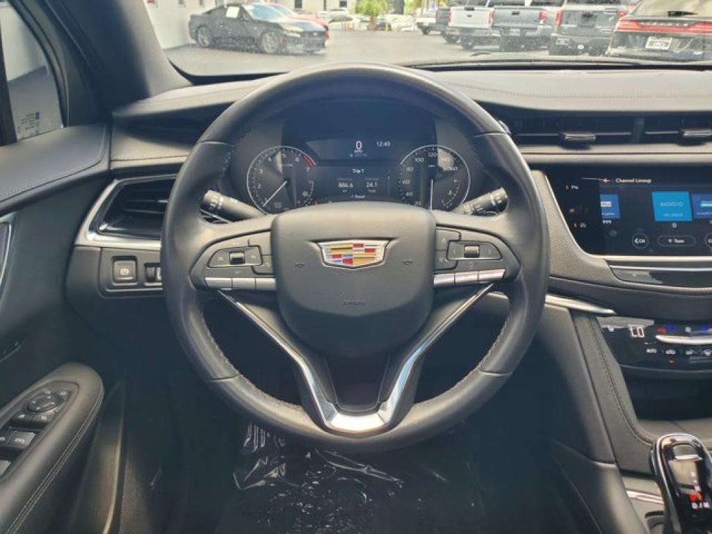 used 2024 Cadillac XT6 car, priced at $39,991