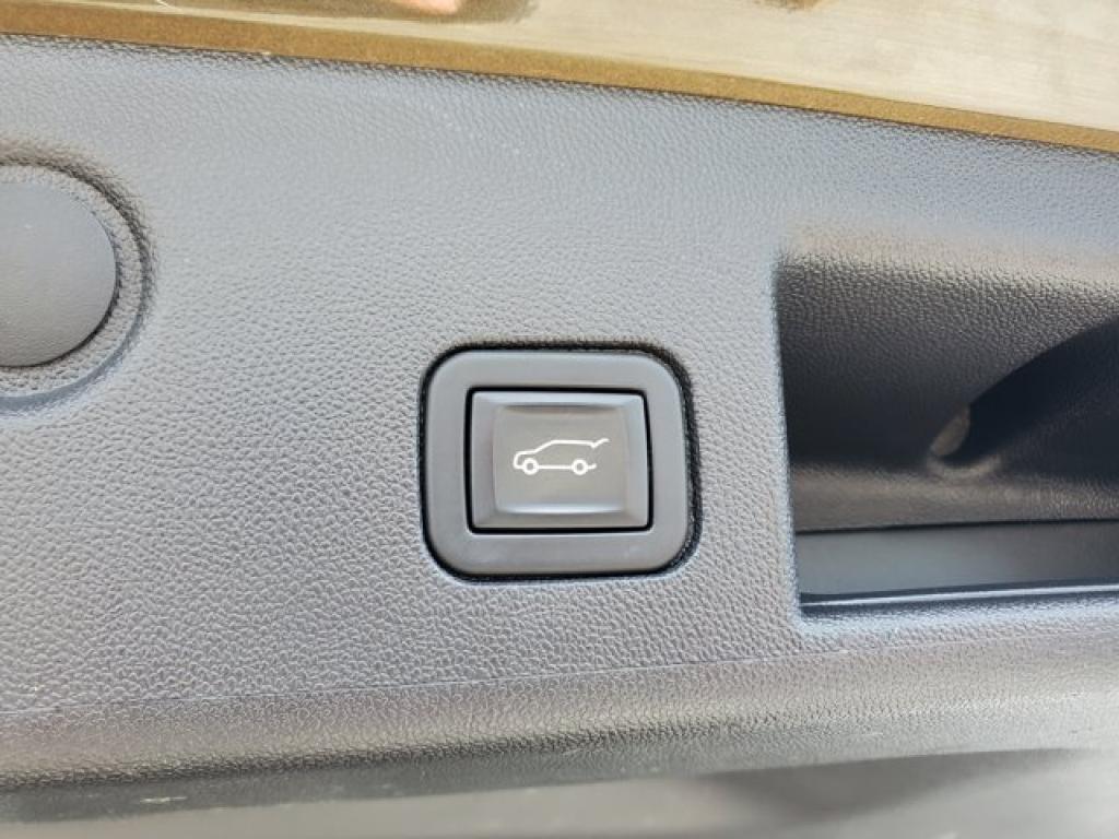 used 2023 Chevrolet Equinox car, priced at $22,491