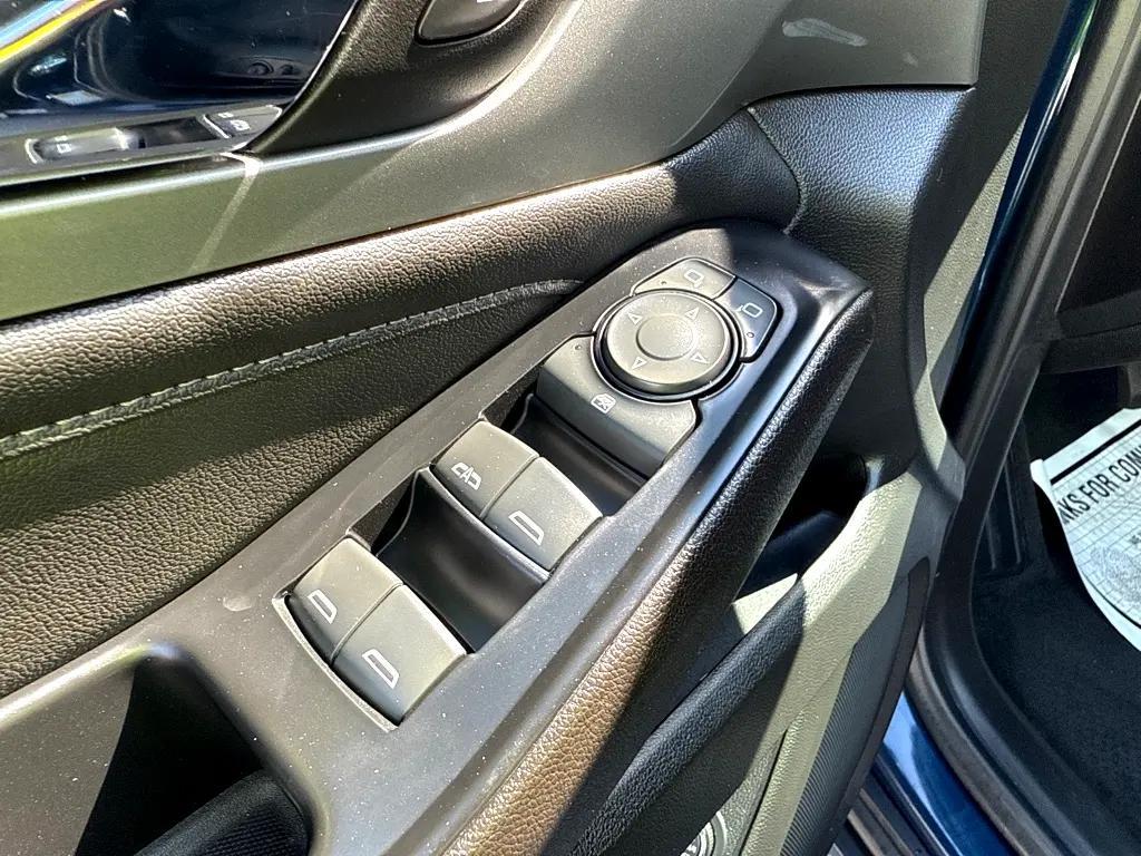 used 2023 Chevrolet Traverse car, priced at $24,998