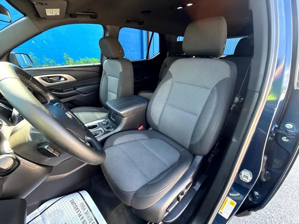 used 2023 Chevrolet Traverse car, priced at $24,998