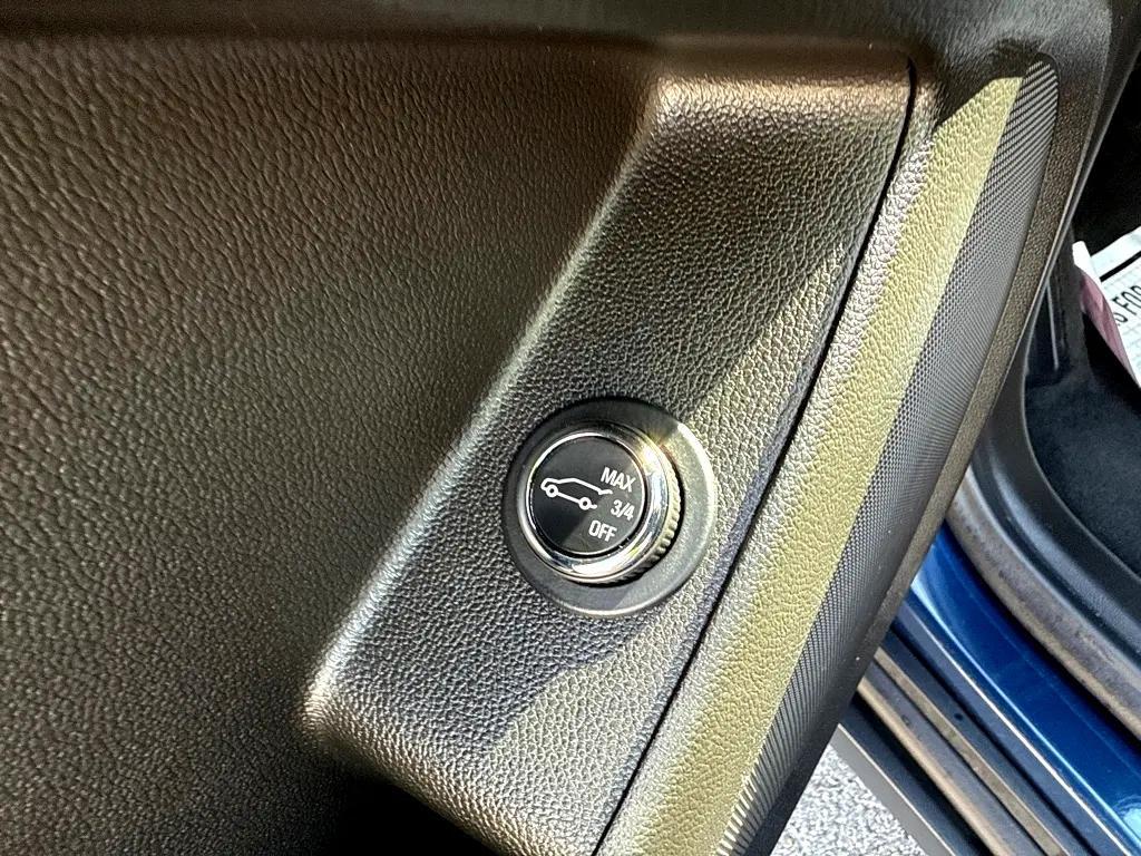 used 2023 Chevrolet Traverse car, priced at $24,998