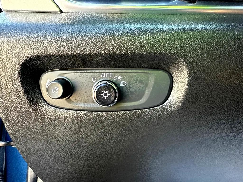 used 2023 Chevrolet Traverse car, priced at $24,998