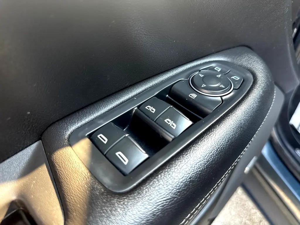 used 2021 Cadillac XT5 car, priced at $17,497