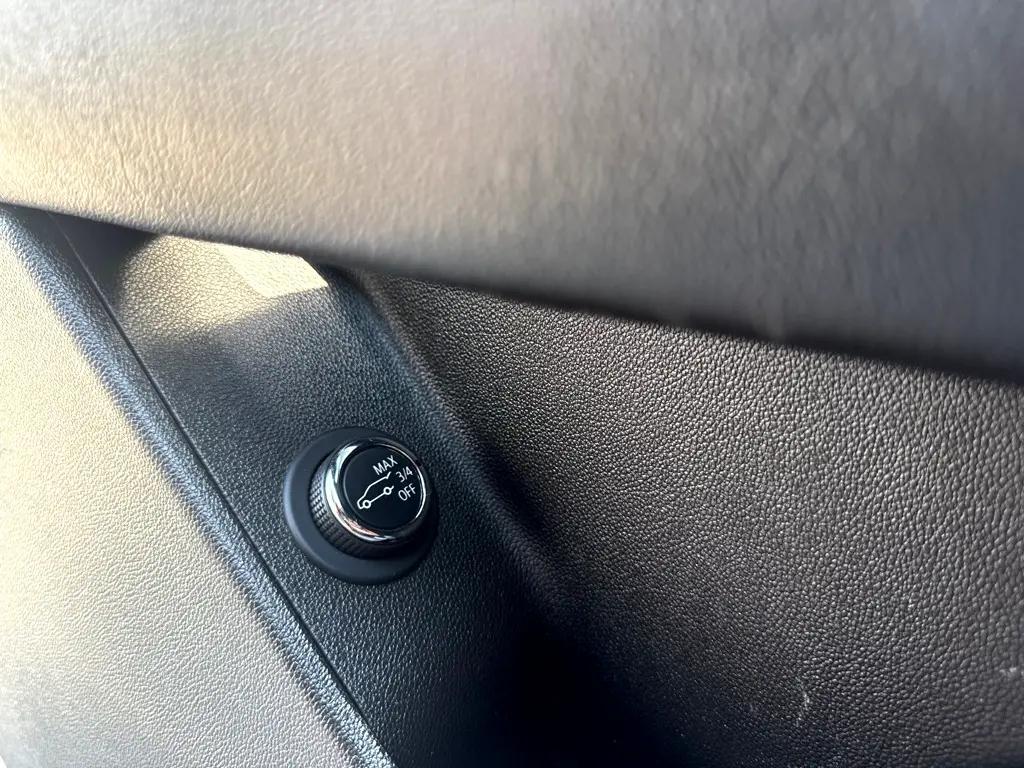 used 2021 Cadillac XT5 car, priced at $17,497