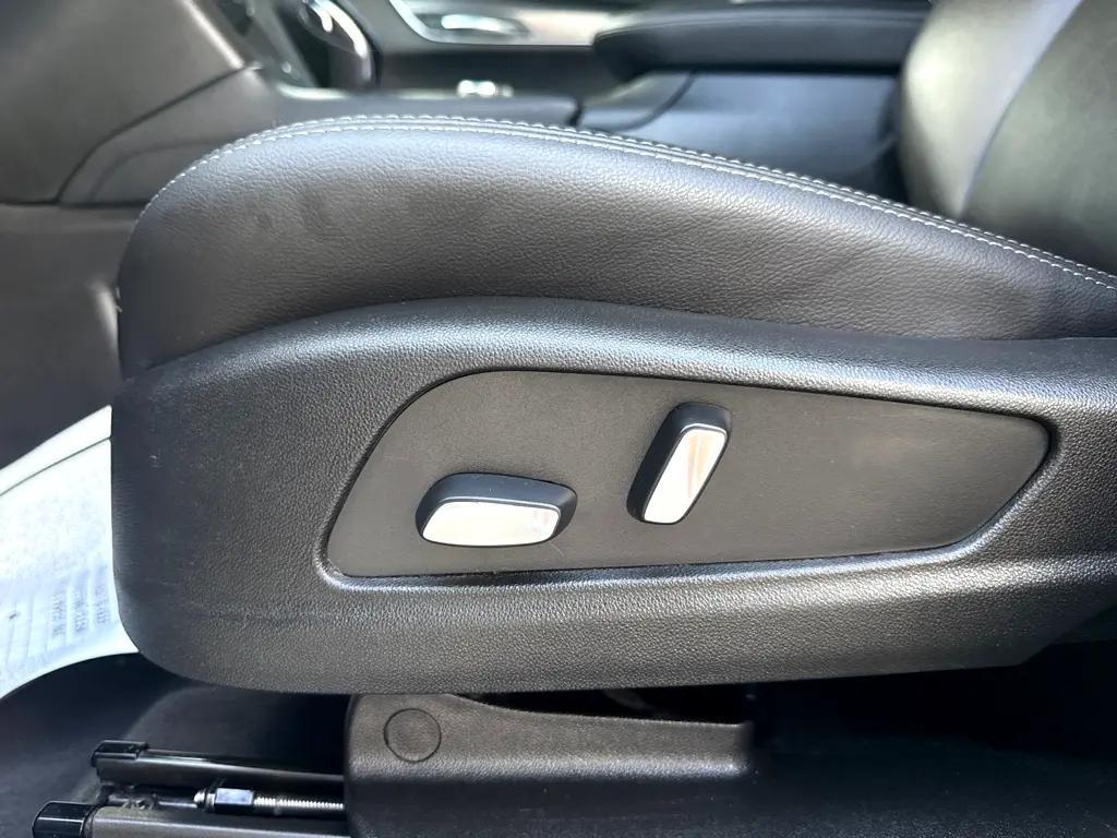 used 2021 Cadillac XT5 car, priced at $17,497