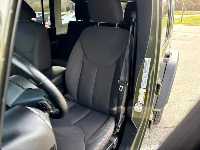 used 2015 Jeep Wrangler Unlimited car, priced at $16,498