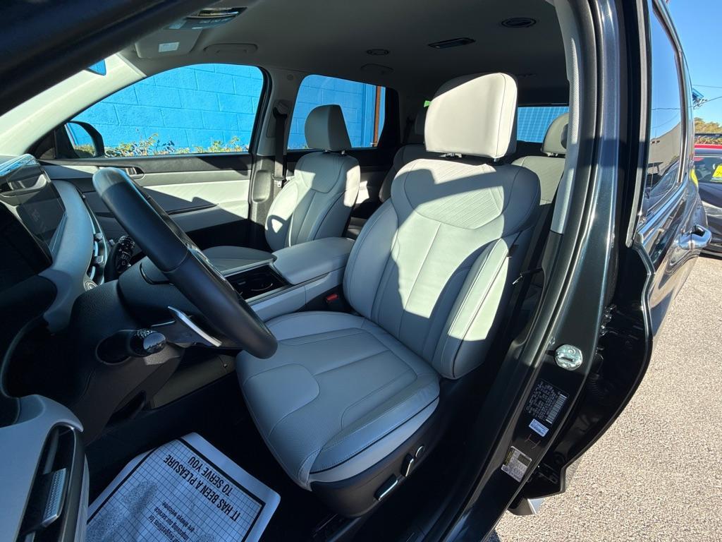 used 2024 Hyundai Palisade car, priced at $31,900