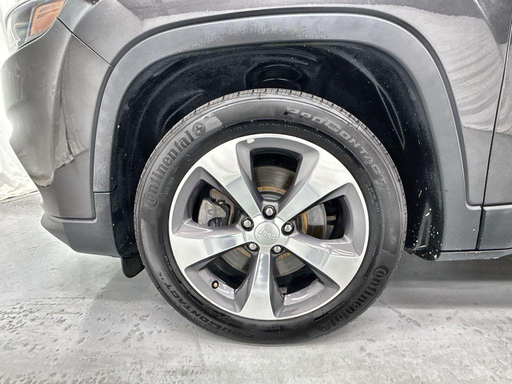 used 2020 Jeep Cherokee car, priced at $16,306