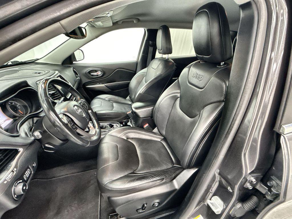 used 2020 Jeep Cherokee car, priced at $16,306