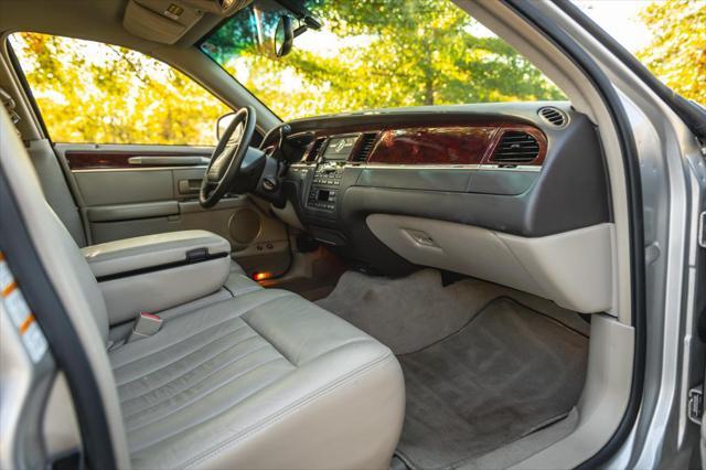 used 2003 Lincoln Town Car car, priced at $14,995