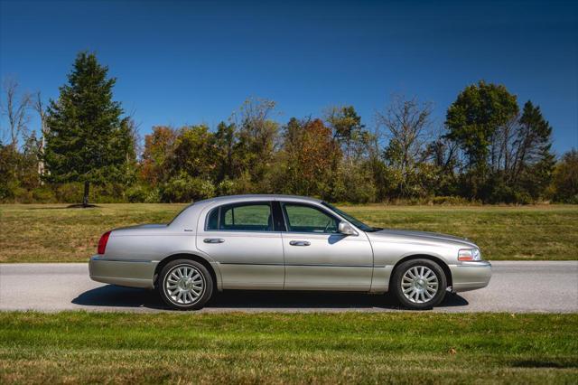 used 2003 Lincoln Town Car car, priced at $14,995