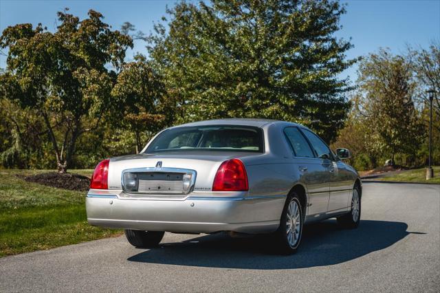 used 2003 Lincoln Town Car car, priced at $14,995