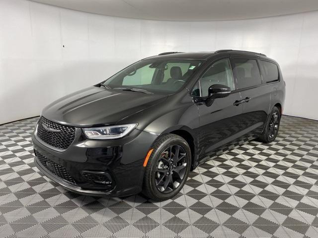 used 2021 Chrysler Pacifica car, priced at $27,561