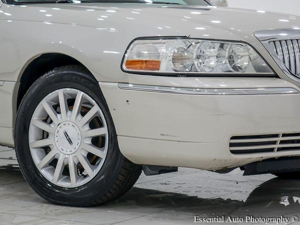 used 2007 Lincoln Town Car car, priced at $12,995