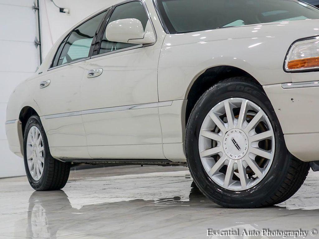 used 2007 Lincoln Town Car car, priced at $12,995