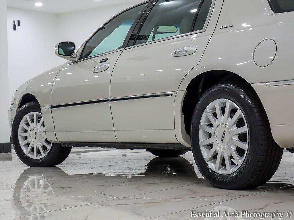 used 2007 Lincoln Town Car car, priced at $12,995
