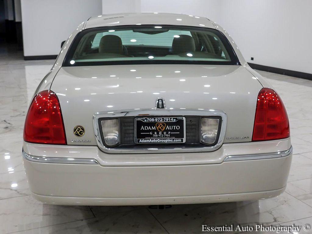 used 2007 Lincoln Town Car car, priced at $12,995