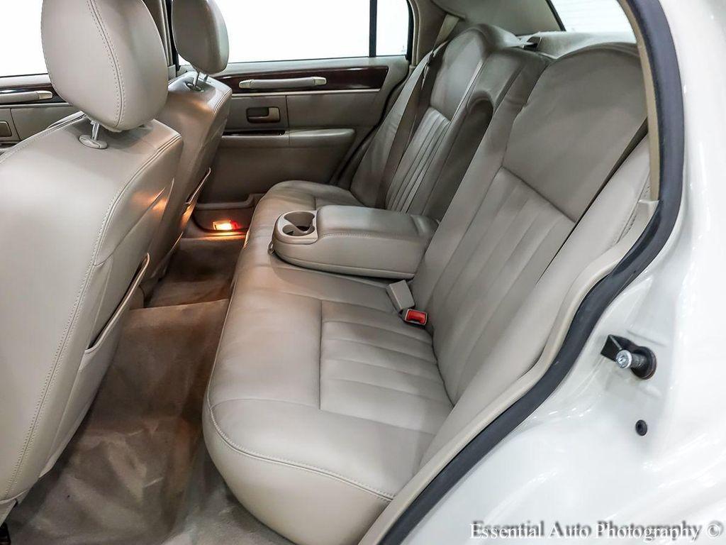 used 2007 Lincoln Town Car car, priced at $12,995