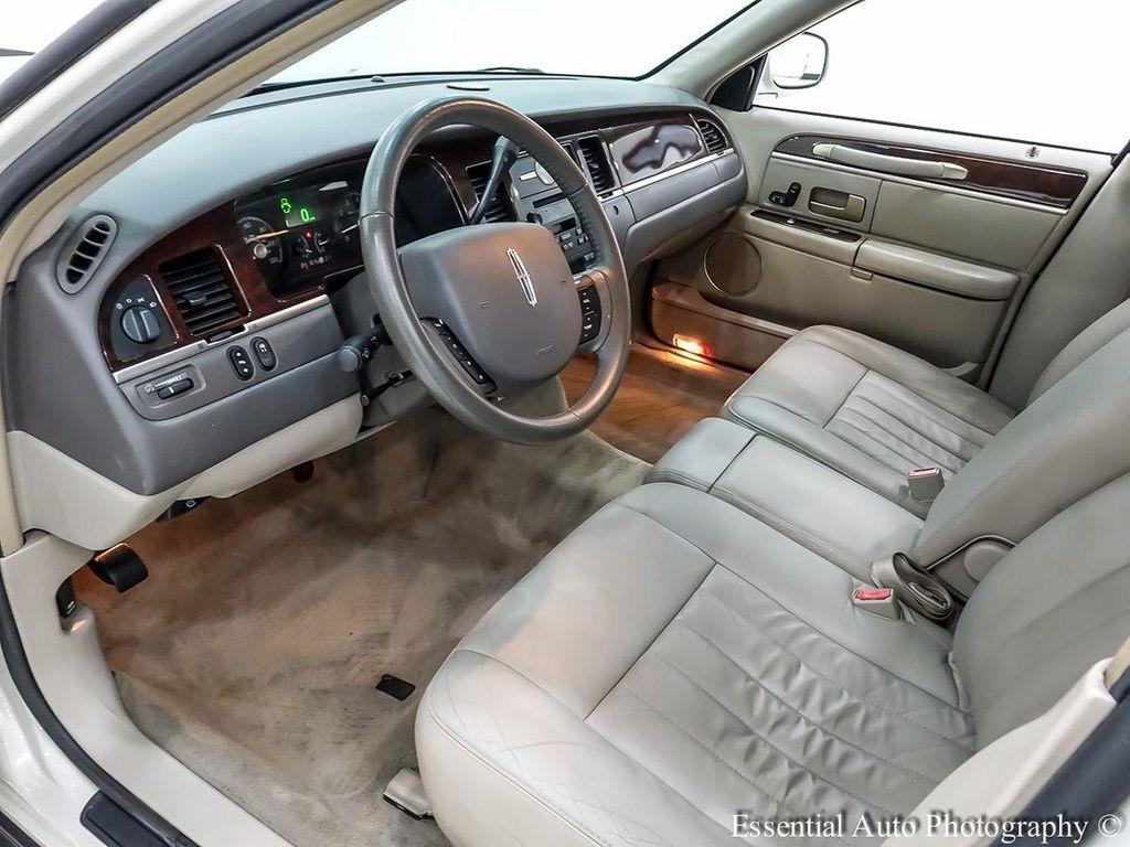 used 2007 Lincoln Town Car car, priced at $12,995