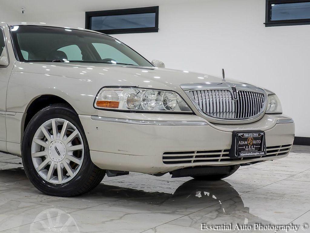 used 2007 Lincoln Town Car car, priced at $12,995