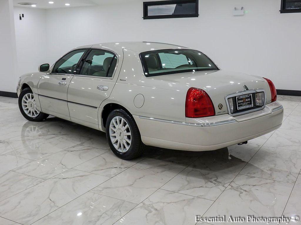 used 2007 Lincoln Town Car car, priced at $12,995